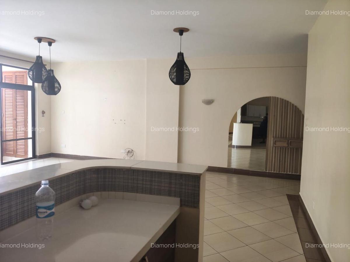 4 Bed Apartment with En Suite at Parklands - 9