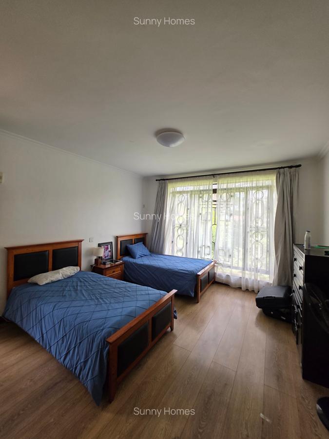 4 Bed Townhouse with En Suite at Lavington Green. - 10