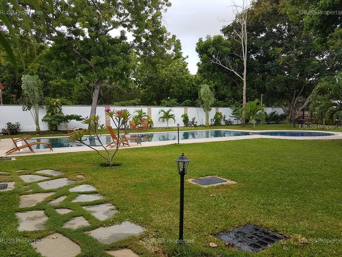 4 Bed Villa with En Suite at Hr2353 - 15