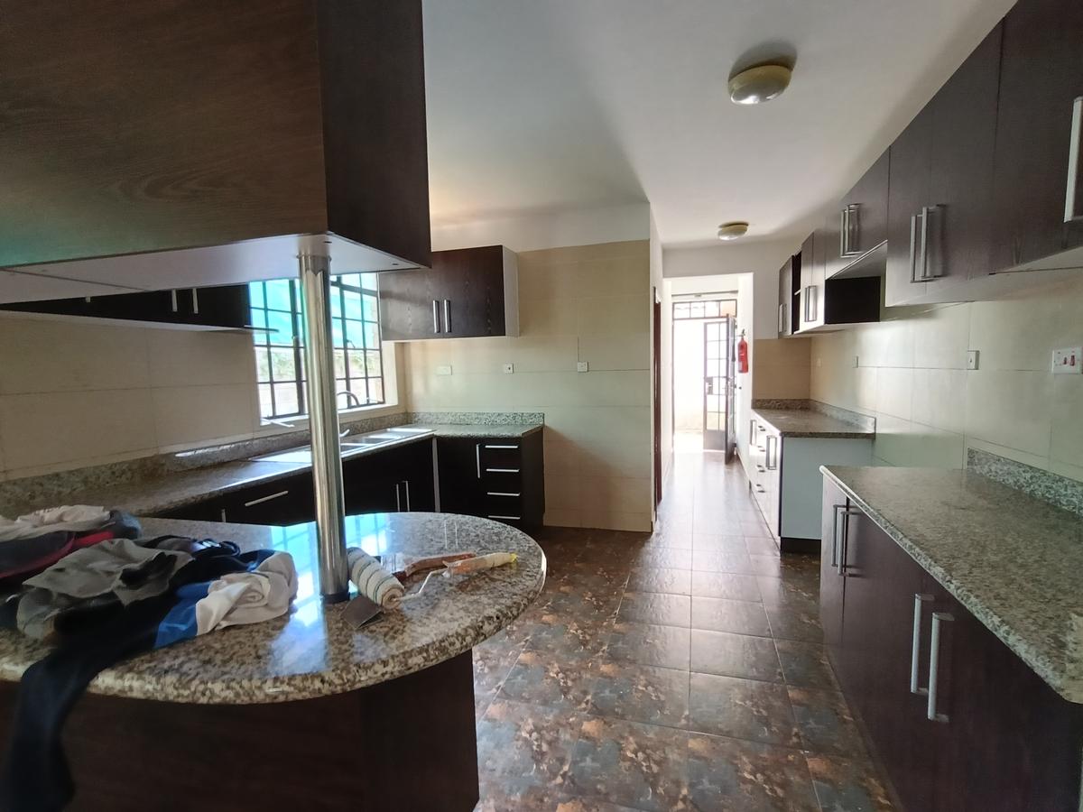 4 Bed Townhouse with En Suite at Lavington - 8