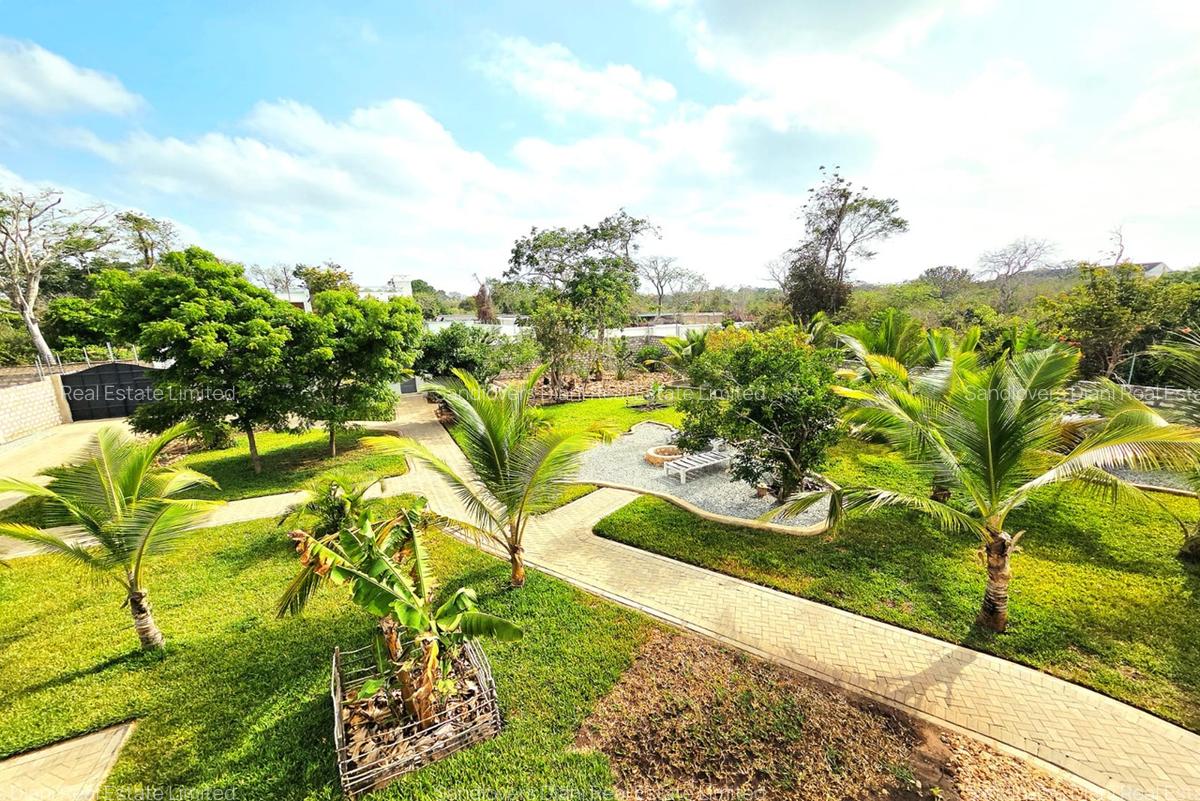 5 Bed Villa with En Suite in Diani - 10
