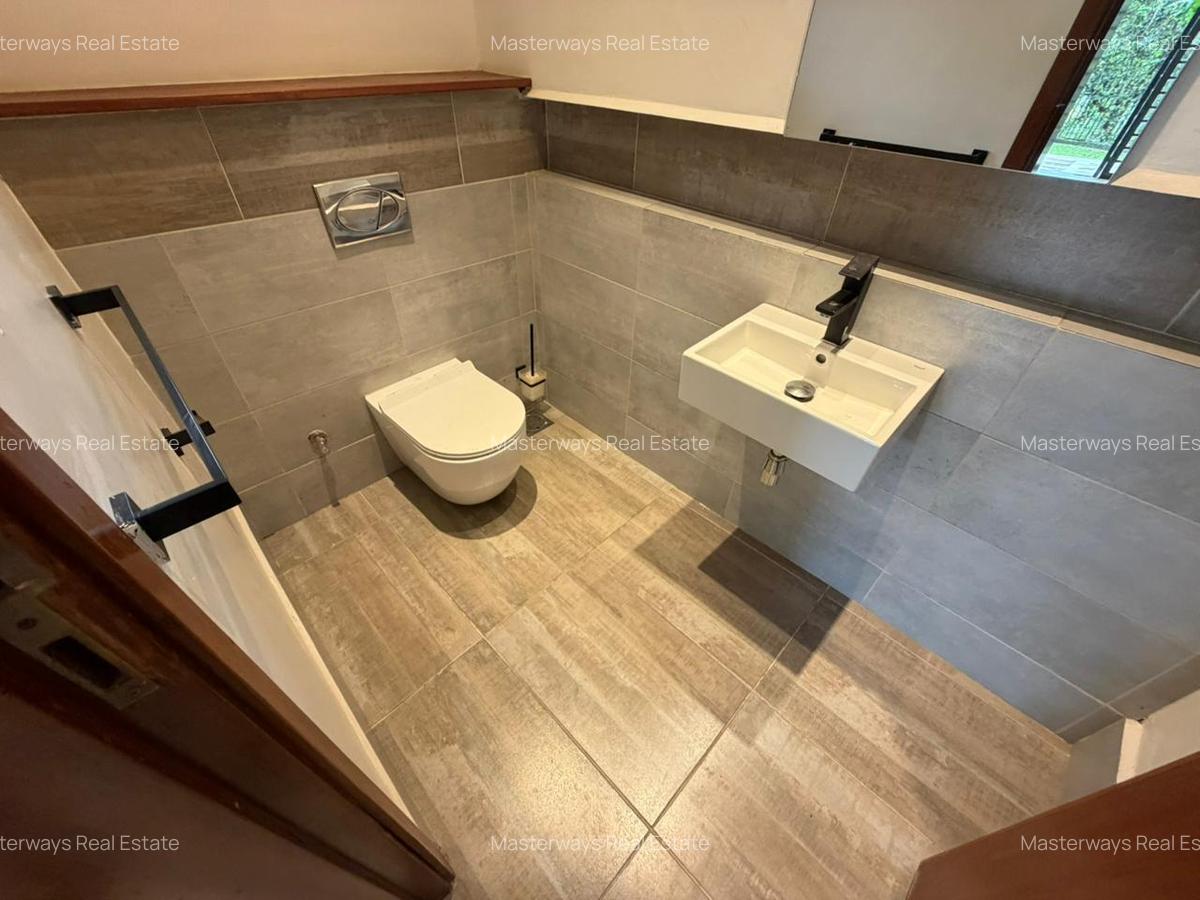 3 Bed House with En Suite in Rosslyn - 10