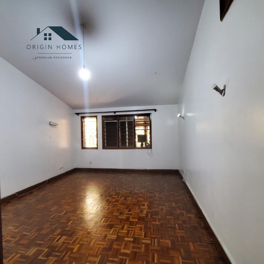 5 Bed Townhouse with En Suite at Lavington - 17