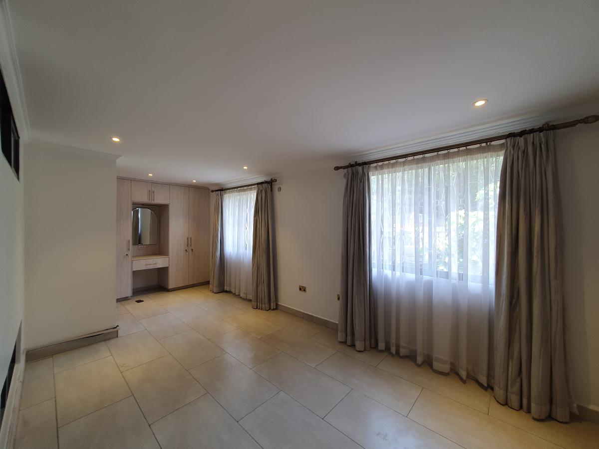 4 Bed House with En Suite in Parklands - 17