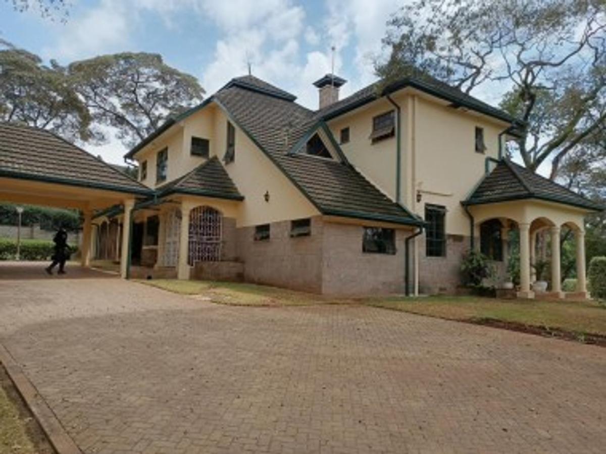 5 Bed Villa with En Suite at Hardy Estate. - 1