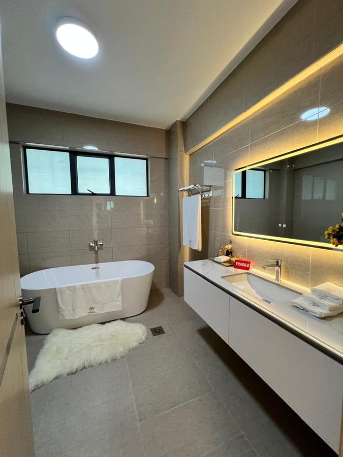 5 Bed Apartment with Swimming Pool in Kilimani - 15