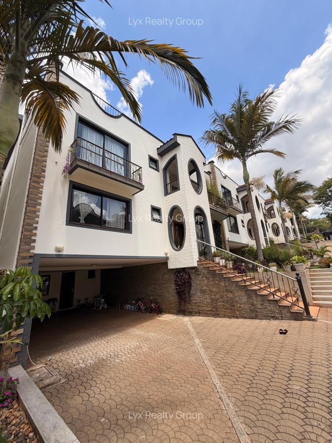 5 Bed Townhouse with En Suite in Westlands Area - 1