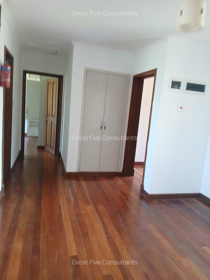 4 Bed Villa with En Suite in Runda - 13