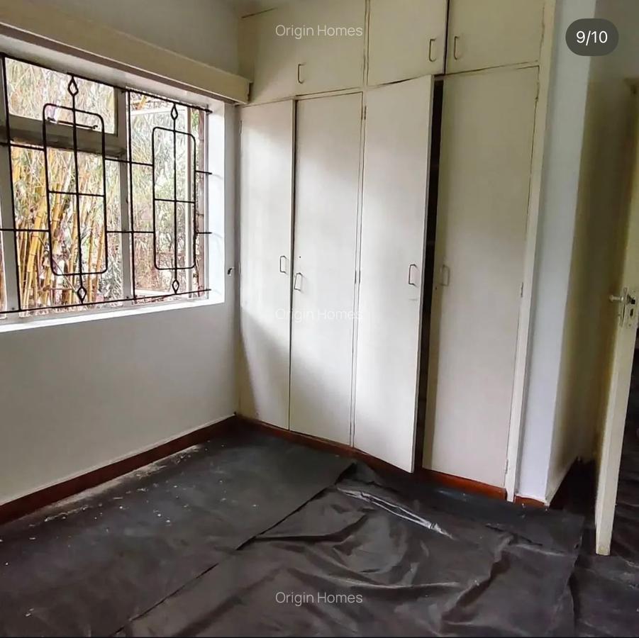 4 Bed House with En Suite at Rosslyn - 10