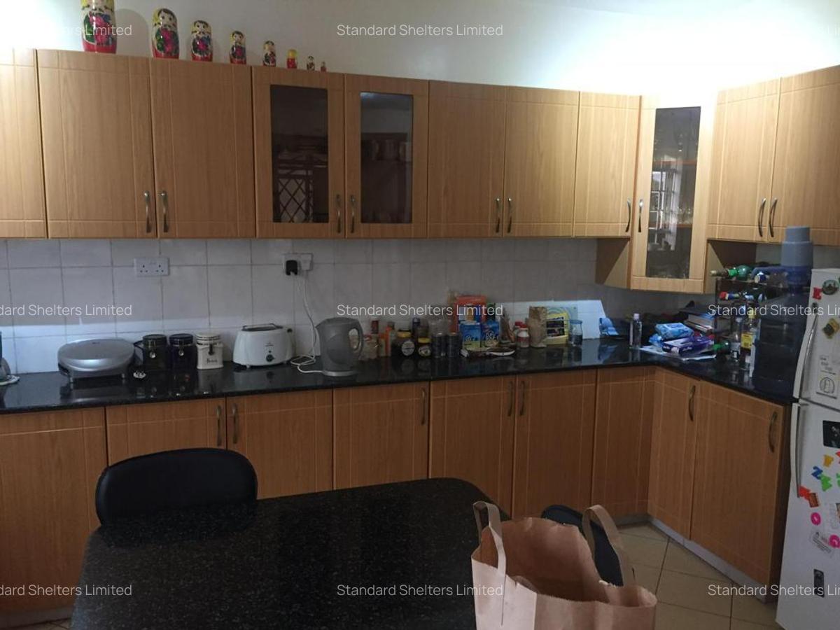 5 Bed House with En Suite in Garden Estate - 18