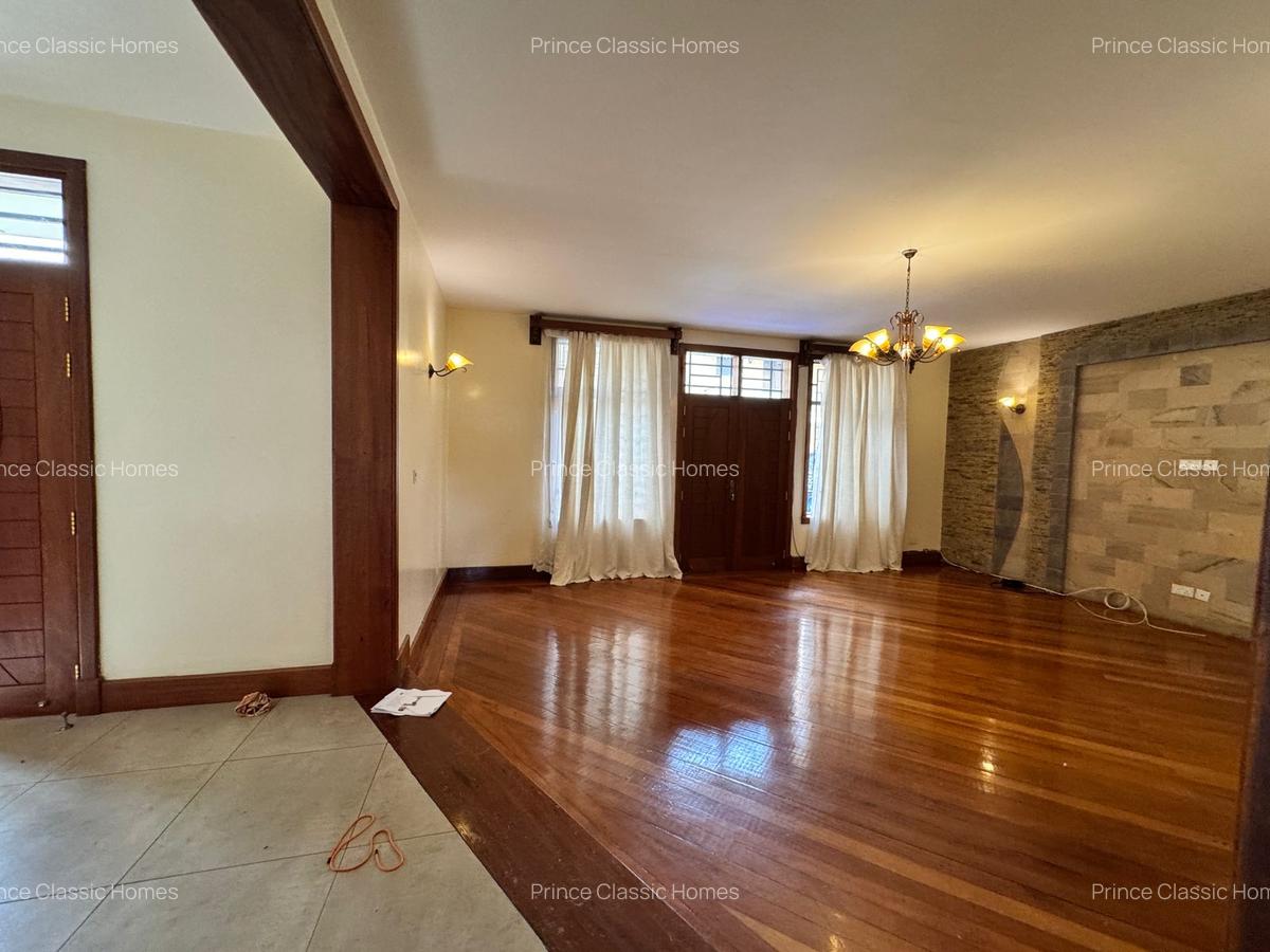 5 Bed Townhouse with En Suite in Lavington - 6
