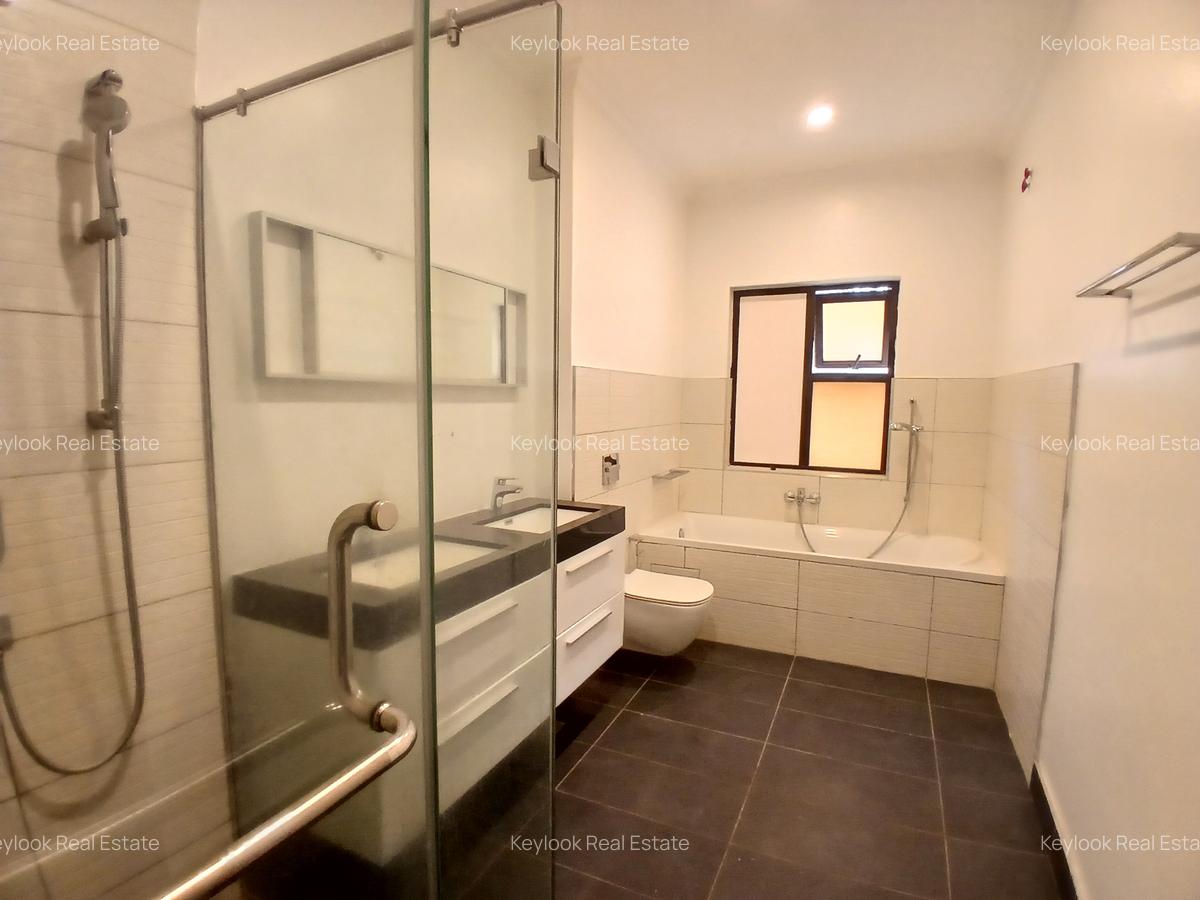 4 Bed Townhouse with En Suite in Lavington - 14