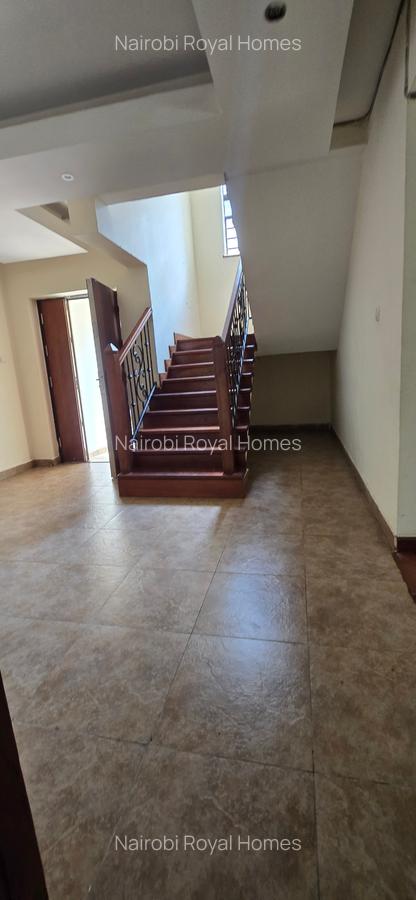 5 Bed Townhouse with En Suite at Lavington Convent Drive - 17