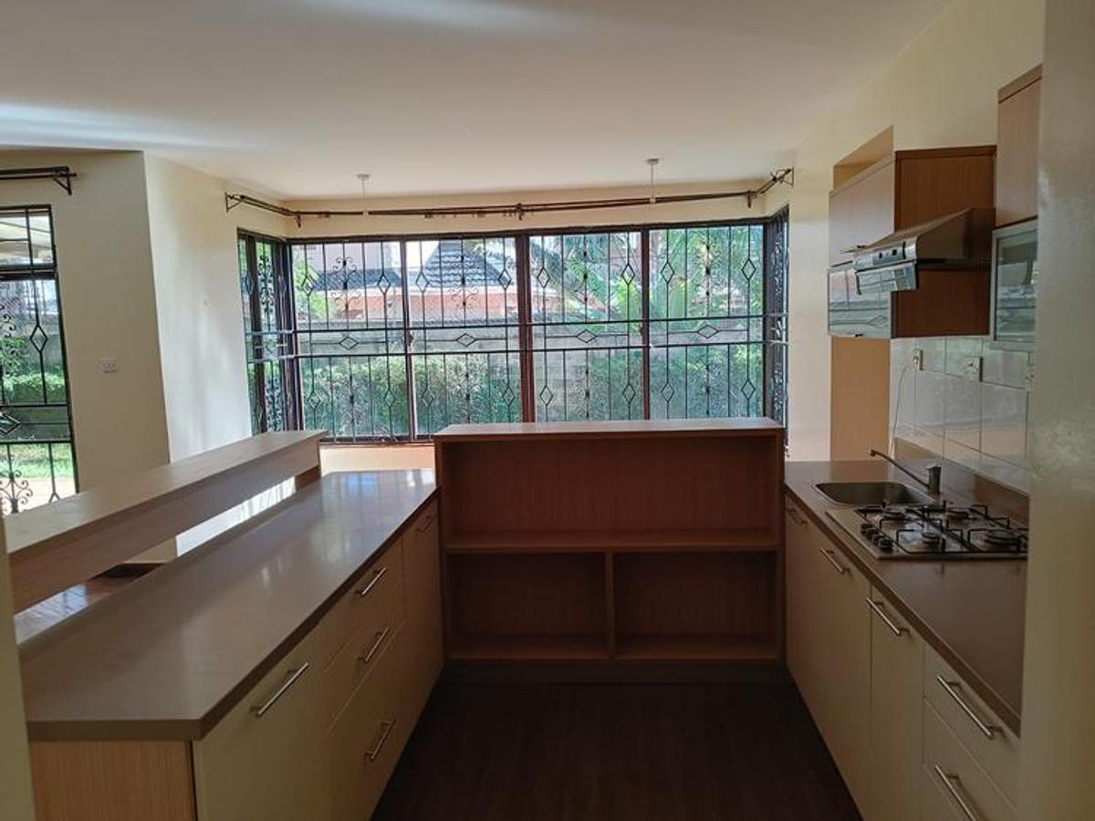 4 Bed House with En Suite at Ridgeways - 7
