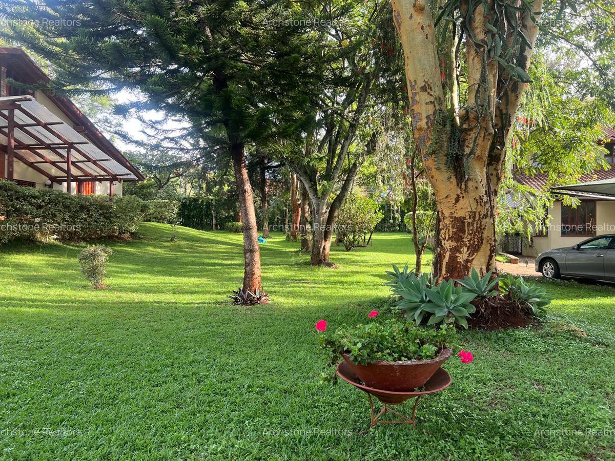 4 Bed Townhouse with Swimming Pool in Ridgeways - 18