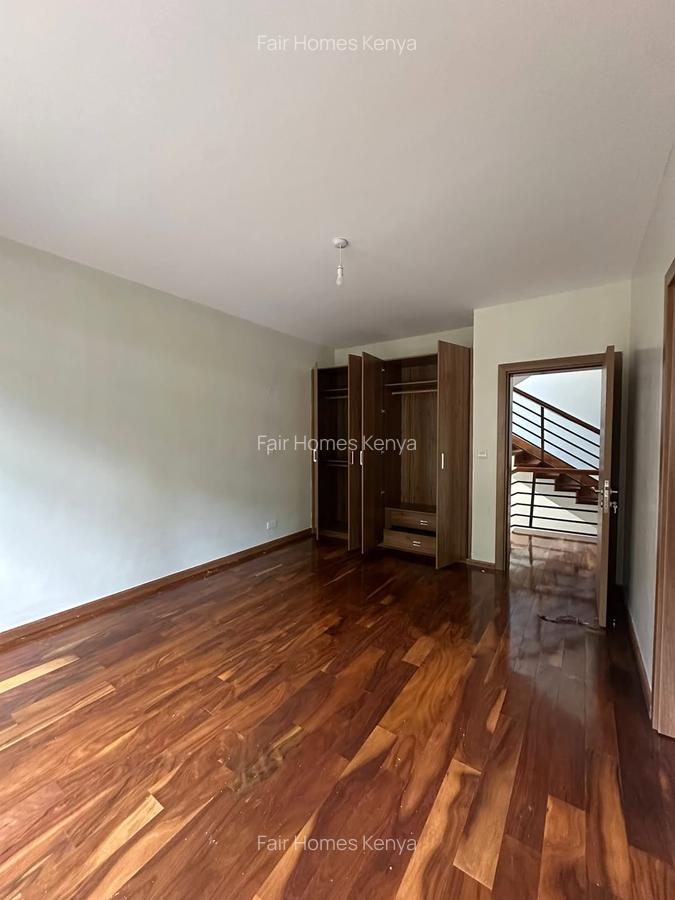 5 Bed Townhouse with En Suite at Lavington Green - 11