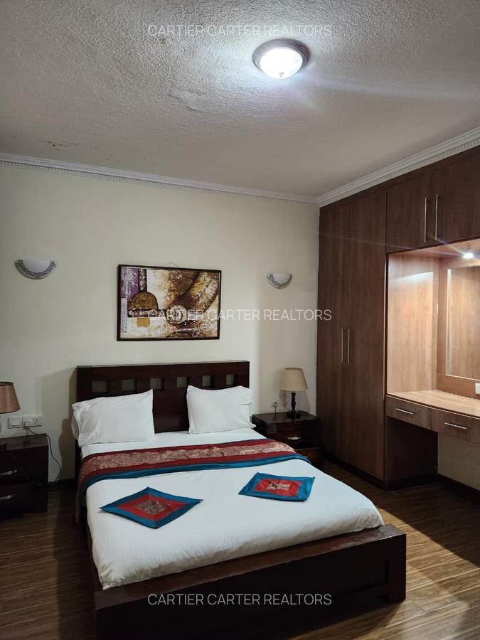 Serviced 3 Bed Apartment with En Suite in Brookside - 12