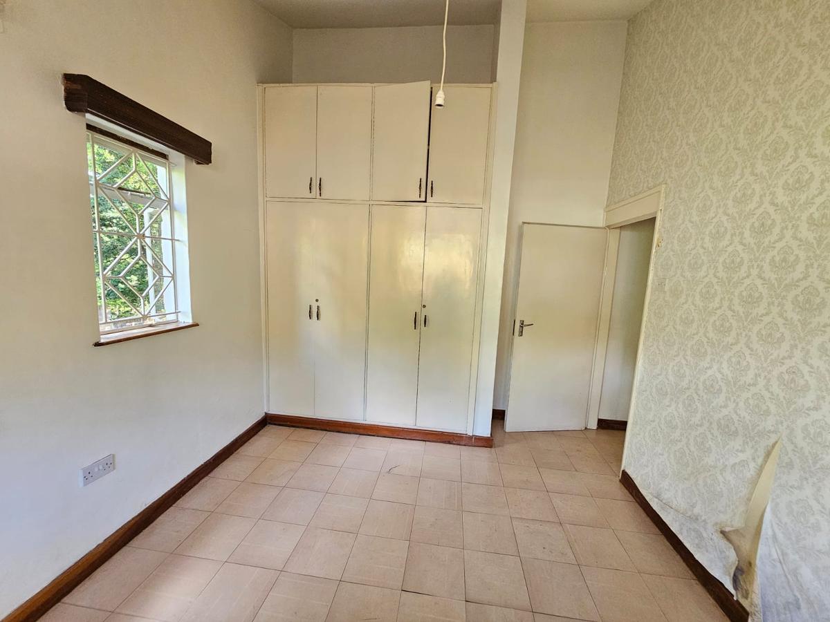 4 Bed House with En Suite in Nyari - 9