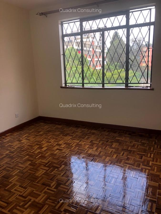 Serviced 2 Bed Apartment with En Suite at Argwings Kodheck Road - 5