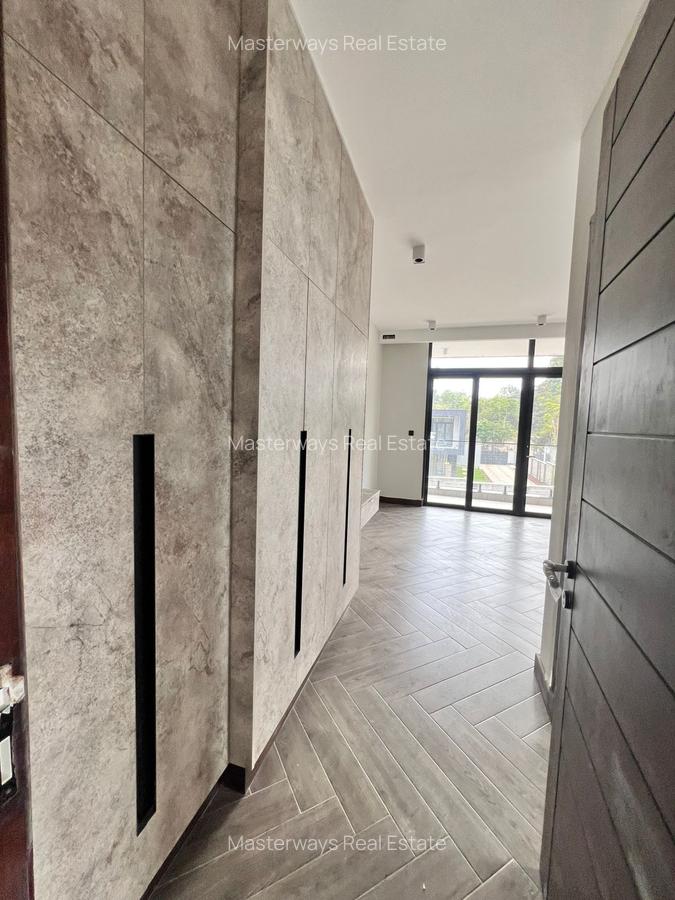 5 Bed Villa with En Suite in Gigiri - 3