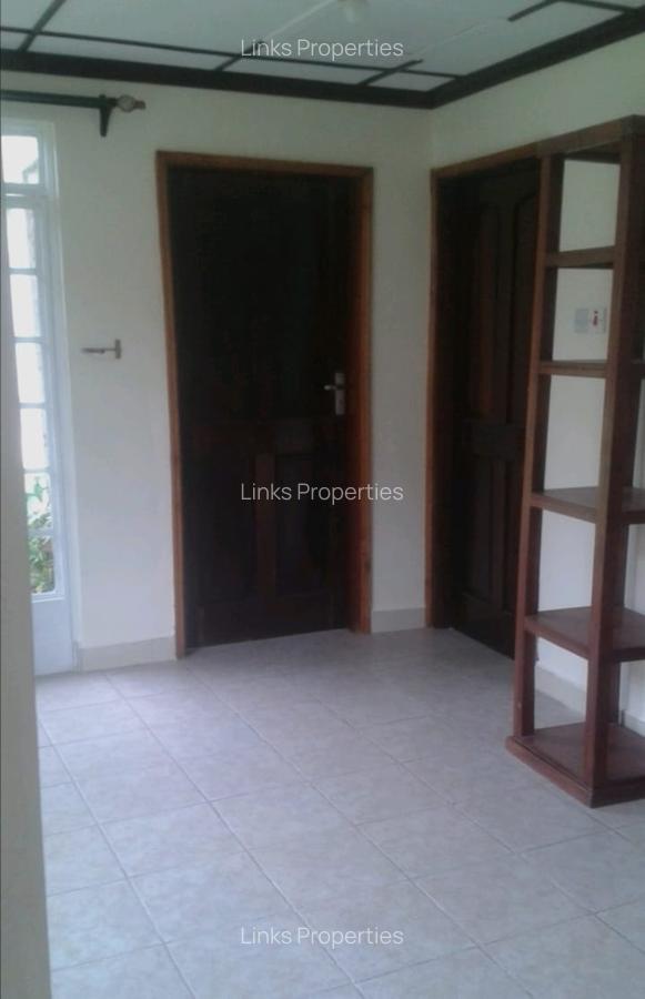 2 Bed House with En Suite at Karen Road - 16