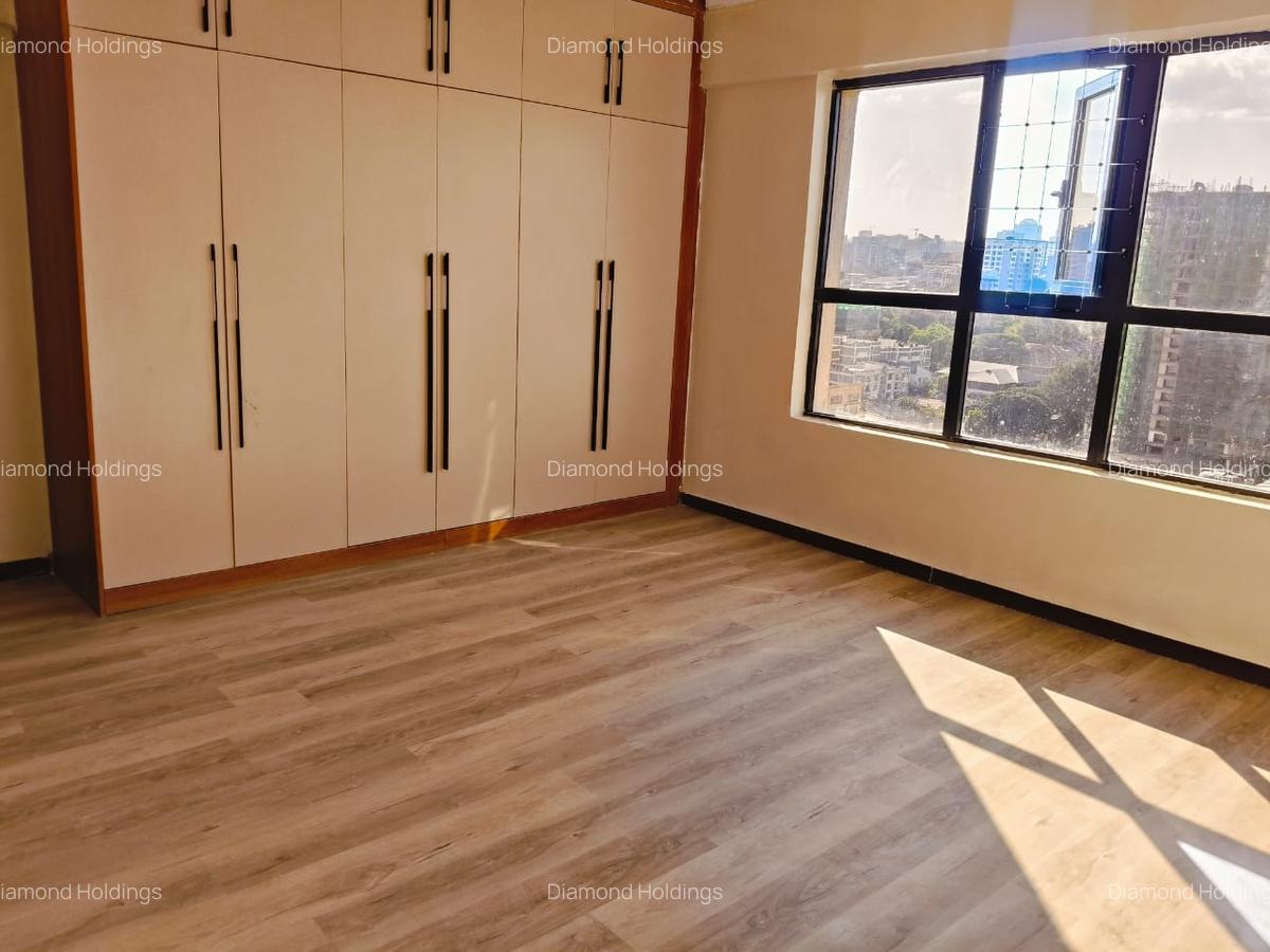 5 Bed Apartment with En Suite at Parklands - 2