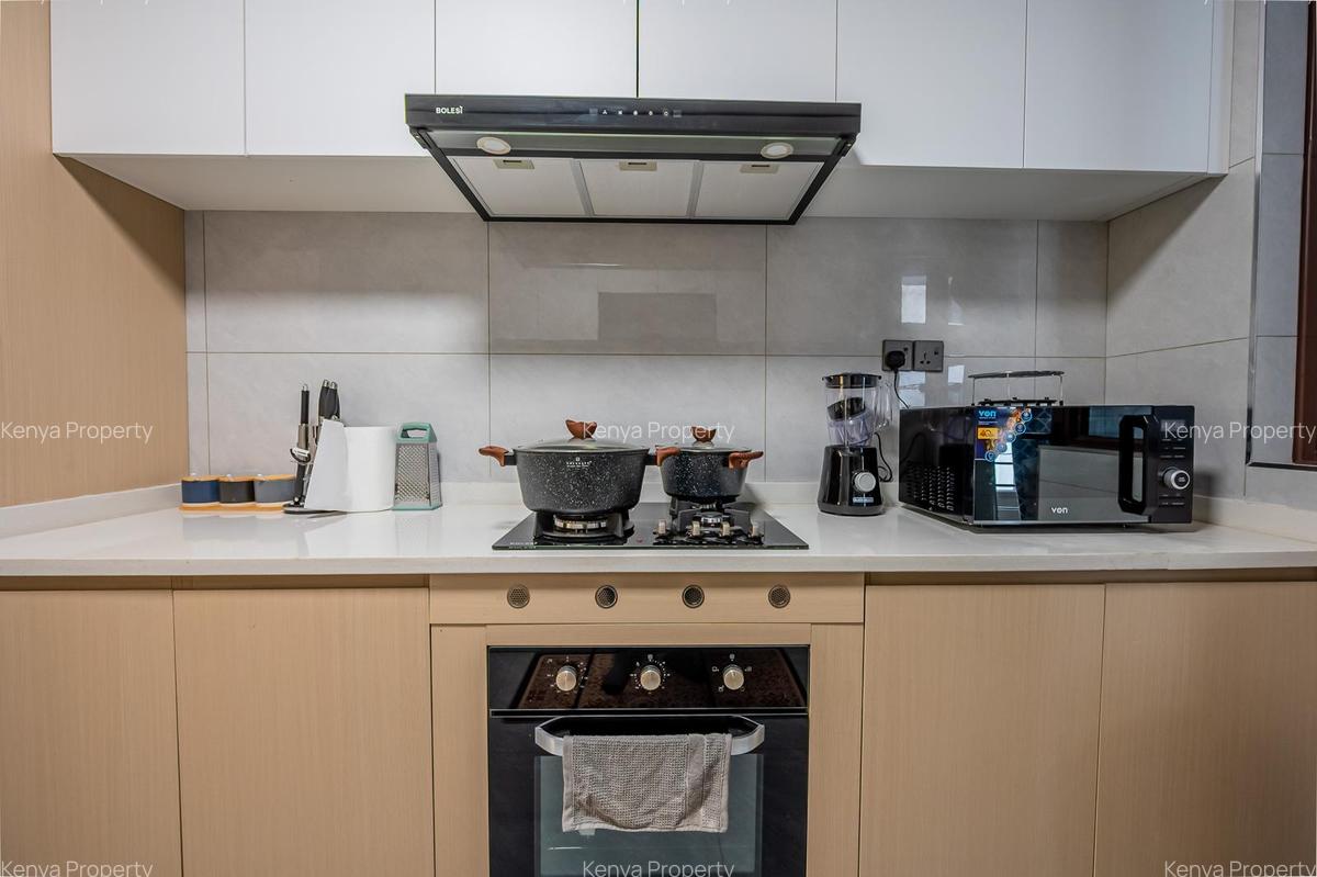 Serviced 2 Bed Apartment with En Suite at Riverside - 11