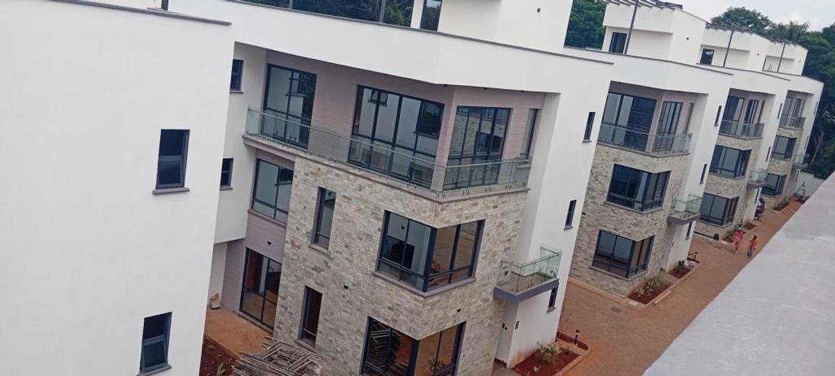 4 Bed Townhouse with En Suite at Lavington - 7