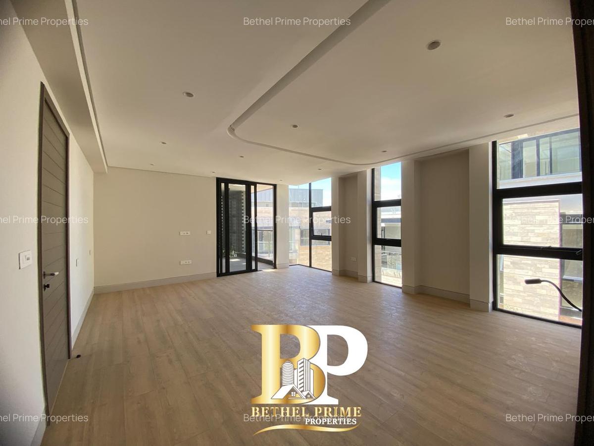 5 Bed Townhouse with En Suite in Brookside - 14