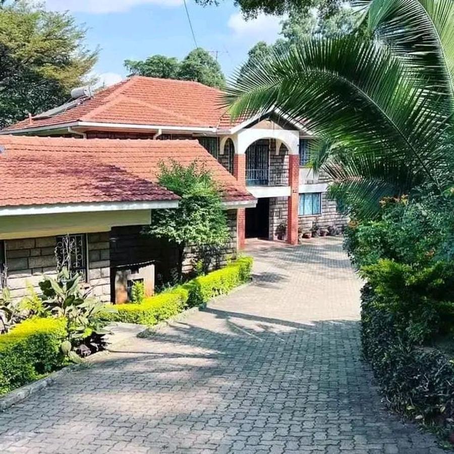 5 Bed House with En Suite at Lavington Green - 2