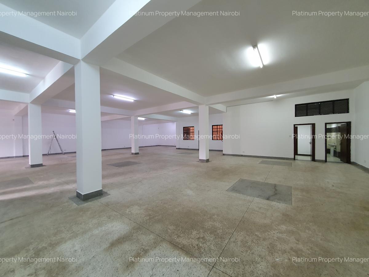 4,250 ft² Warehouse with Service Charge Included at Road A - 1