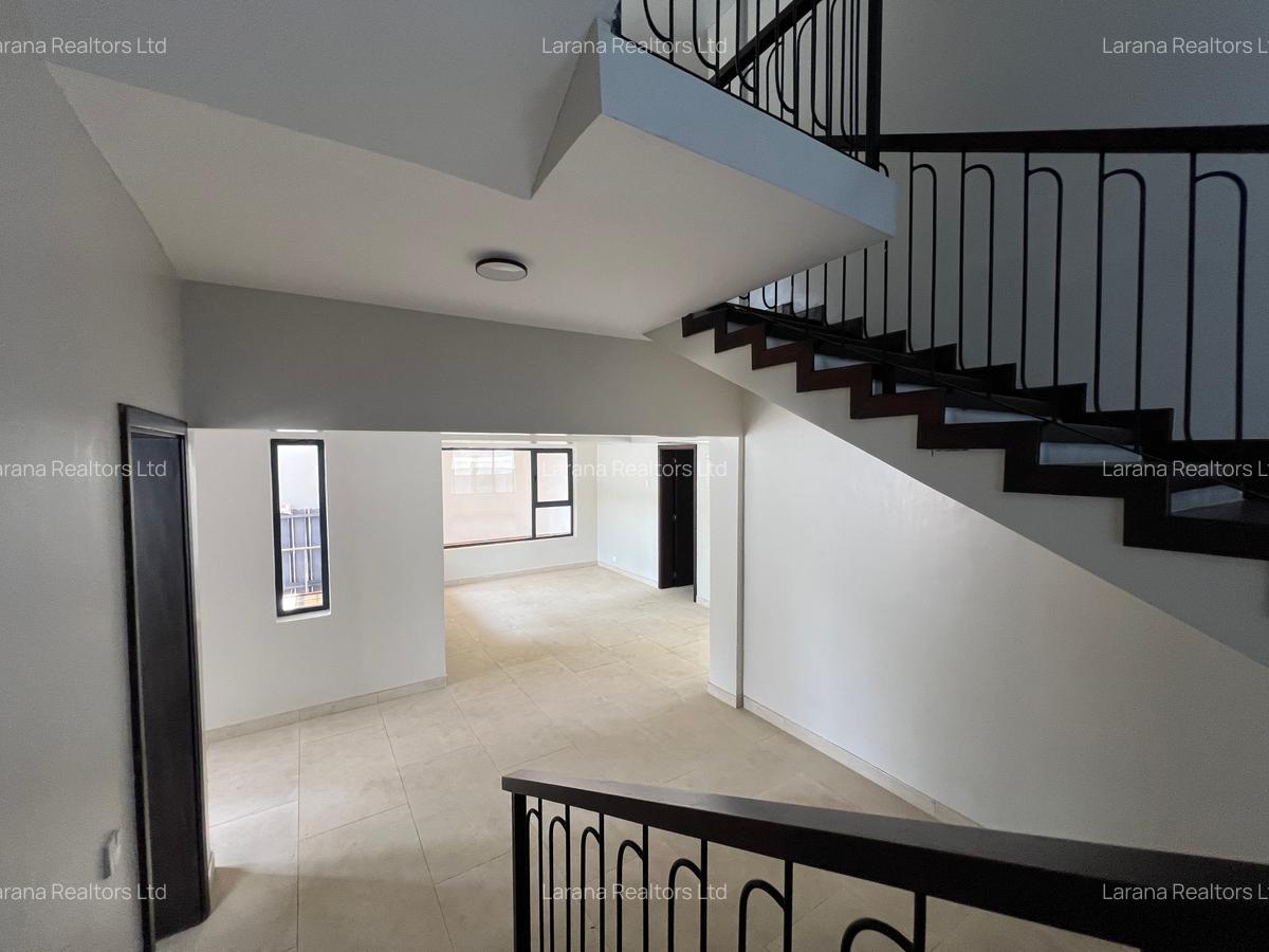 5 Bed Townhouse with En Suite at Manyani Cl - 7