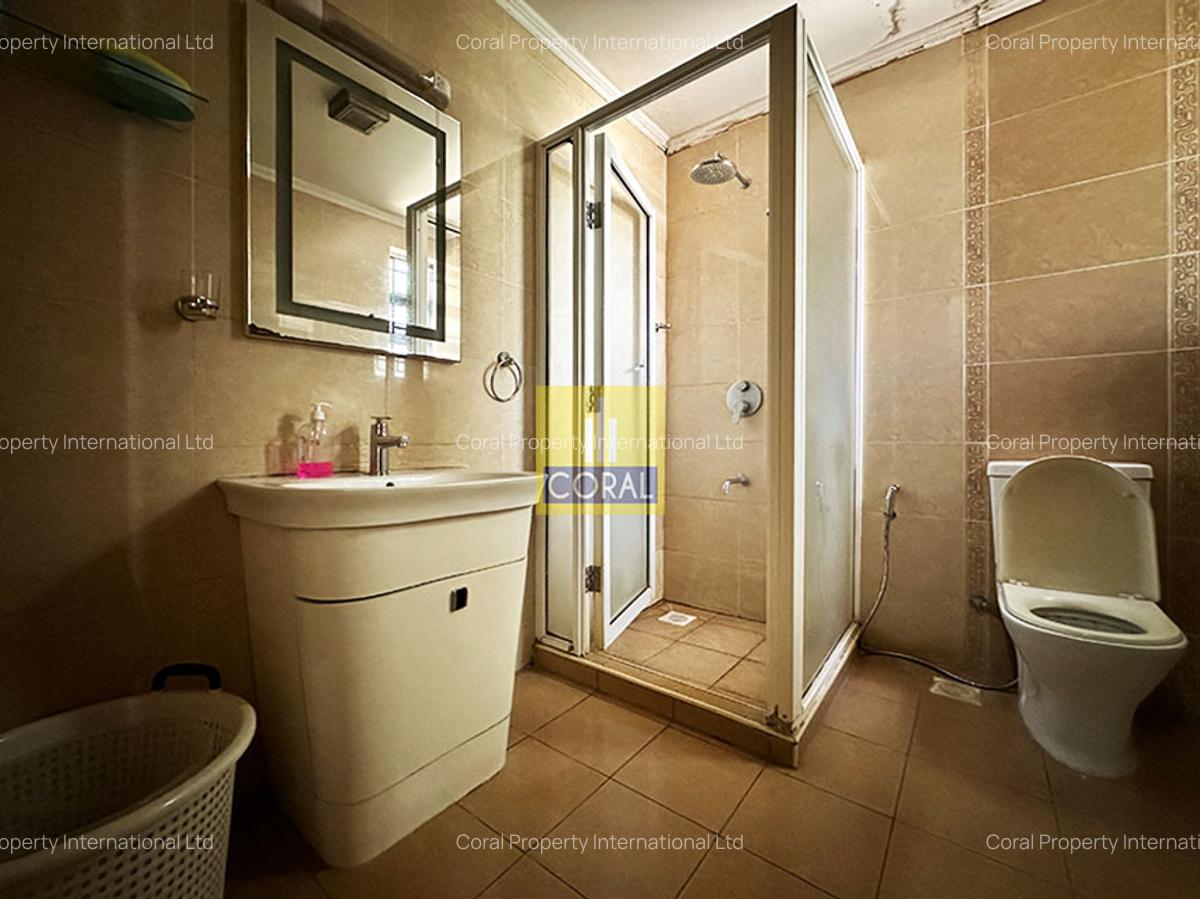 4 Bed Apartment with En Suite in Parklands - 12