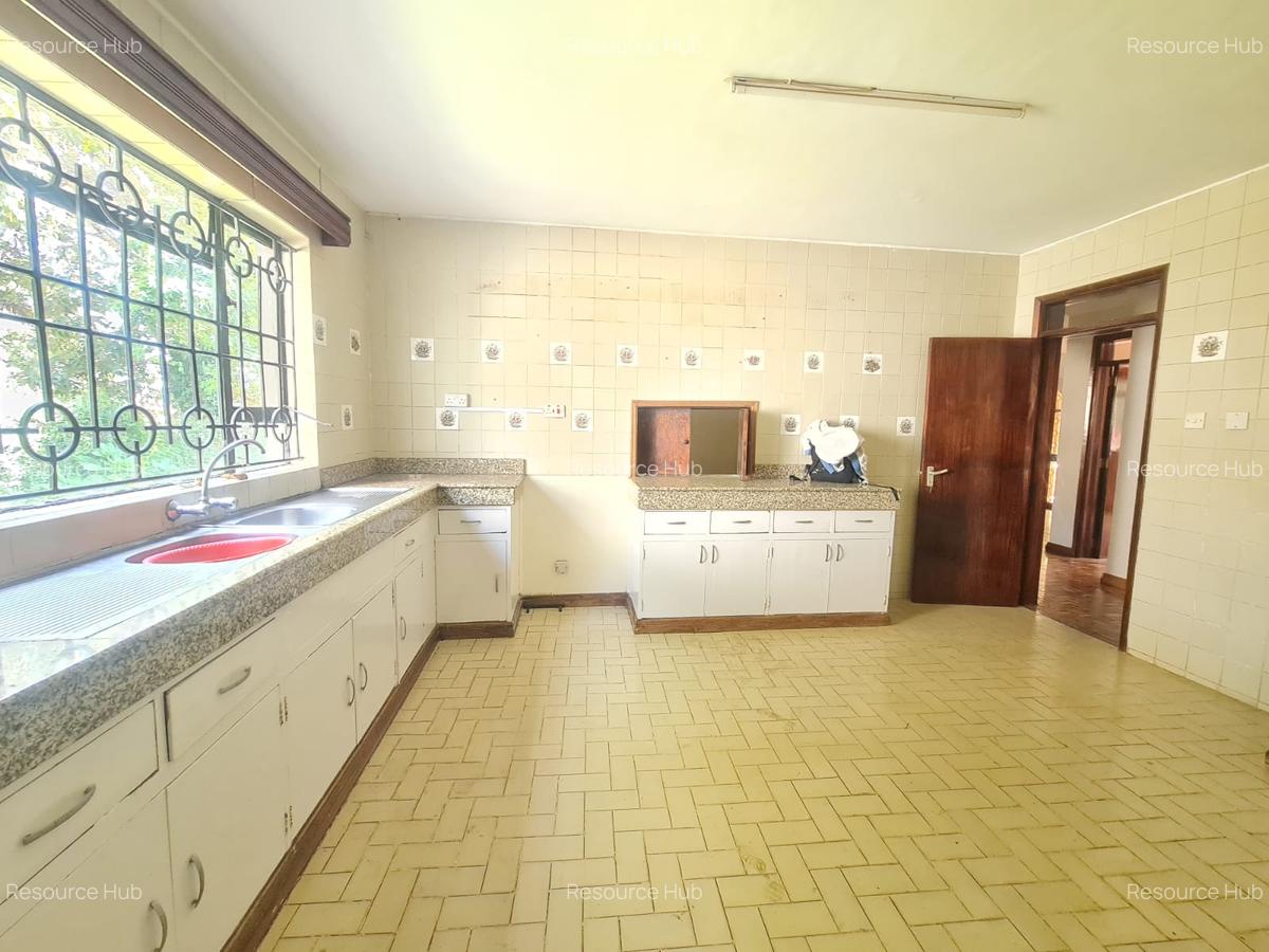 5 Bed House with En Suite at Nyari - 7