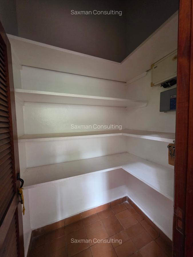 4 Bed House with Garden in Spring Valley - 10