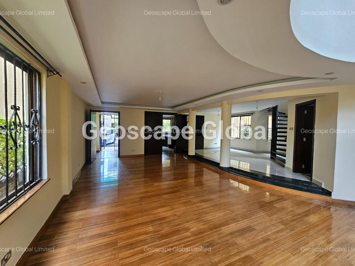 5 Bed Townhouse with En Suite in Spring Valley - 8