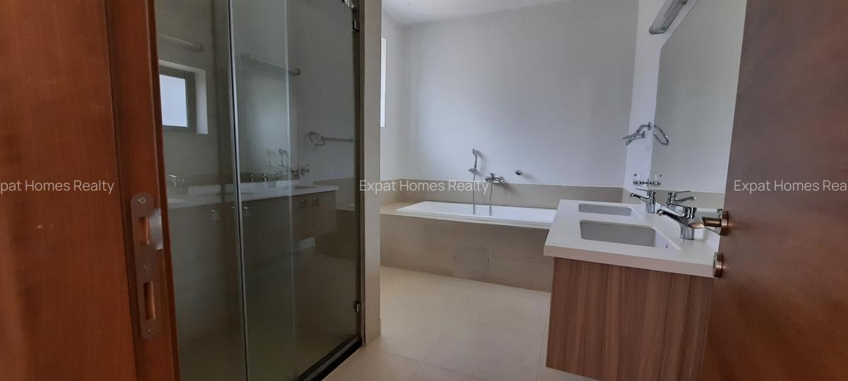 5 Bed Villa with En Suite in Lavington - 11