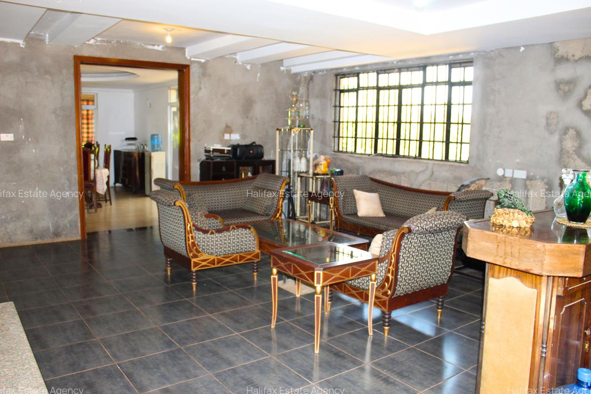 7 Bed Villa with En Suite in Runda - 6