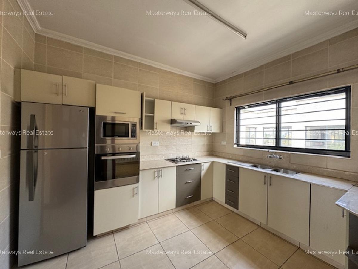 2 Bed Apartment with En Suite in Rhapta Road - 3
