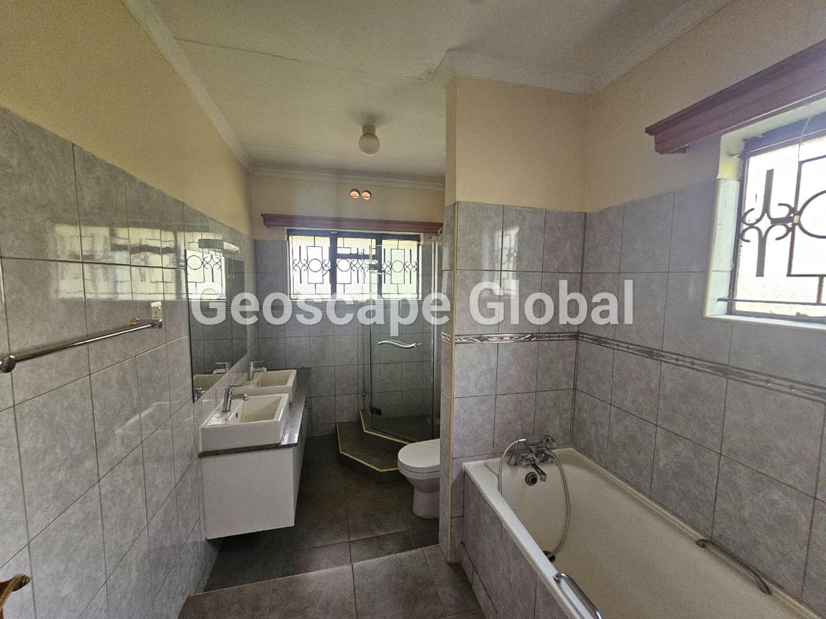 5 Bed House with En Suite in Nyari - 8