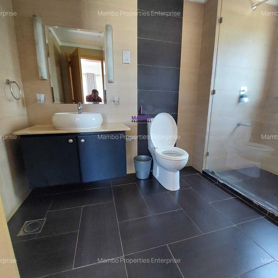 Serviced 2 Bed Apartment with En Suite at Brookside Drive - 9