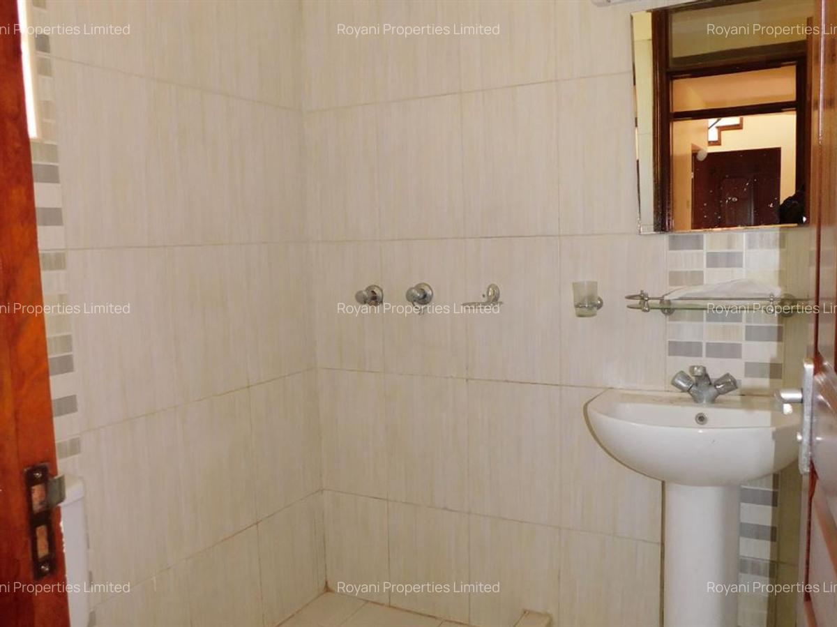 4 Bed House with En Suite at Fourways Junction Estate - 10