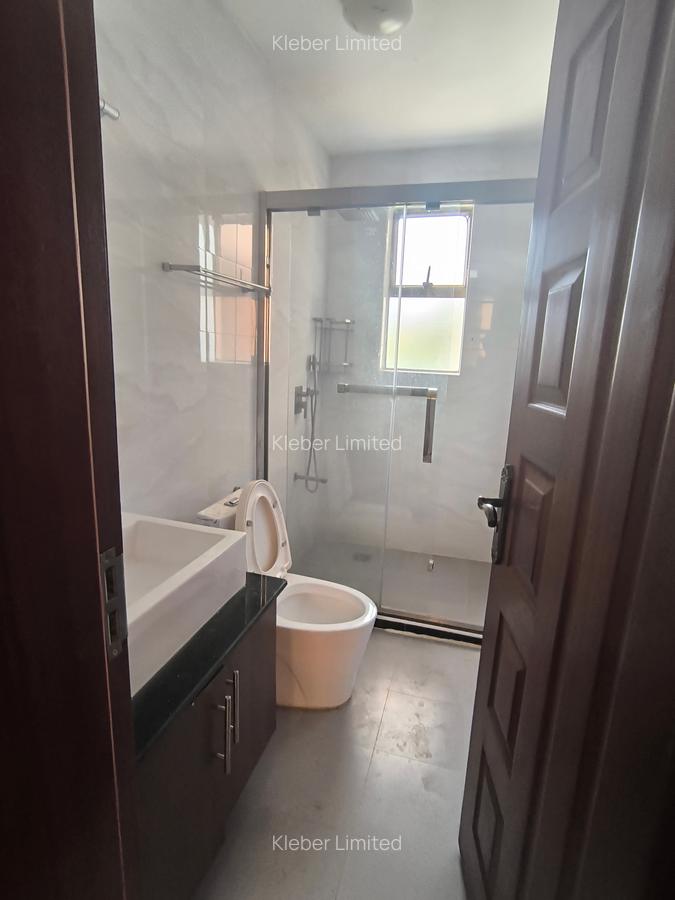 5 Bed Villa with En Suite in Lavington - 10