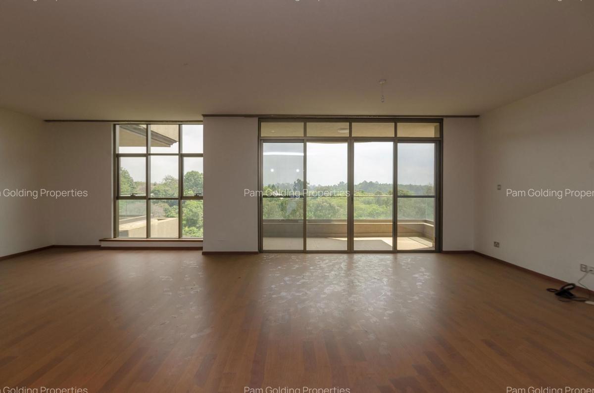 3 Bed Apartment with En Suite in Parklands - 4