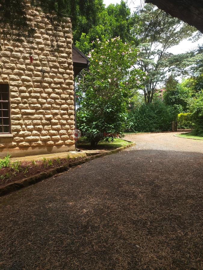 5 Bed Villa with En Suite in Karen Hardy - 15