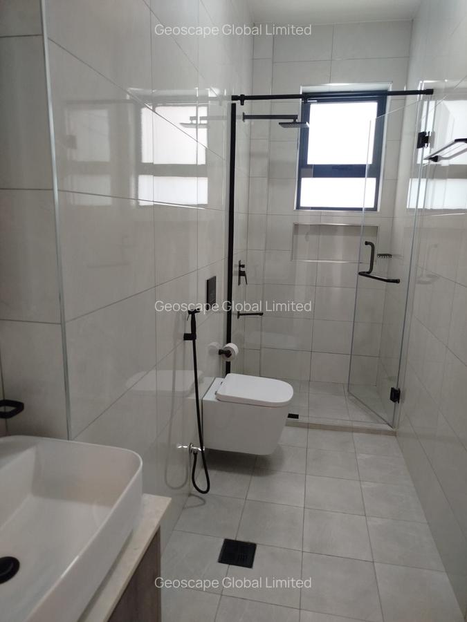 3 Bed Apartment with En Suite in Brookside - 2