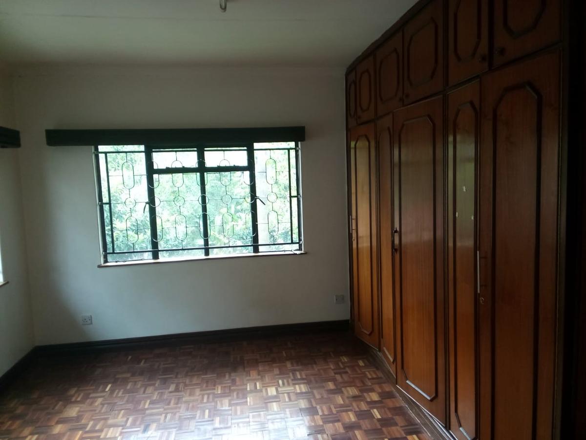 0.5 ac Office with Service Charge Included in Lavington - 12