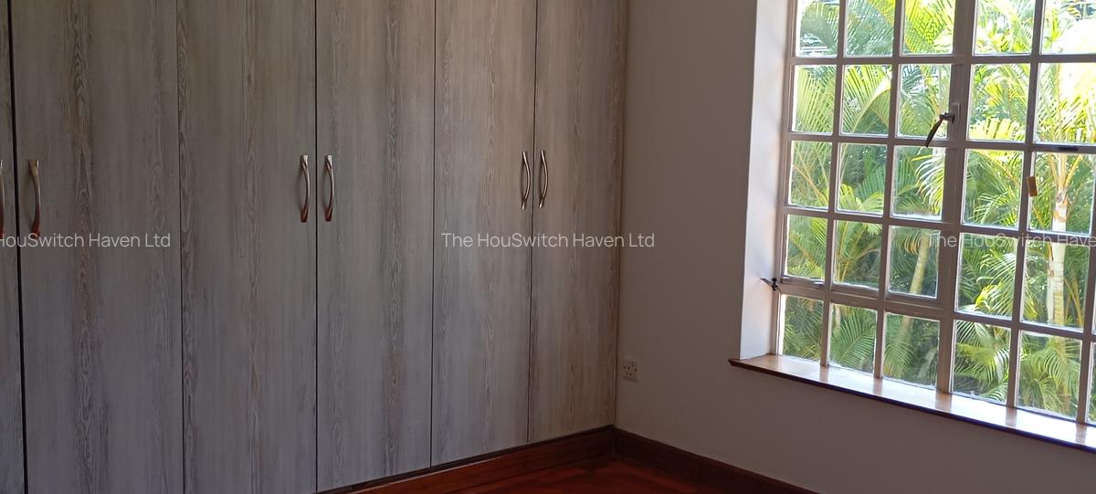 4 Bed Villa with En Suite at Off Un Avenue - 12