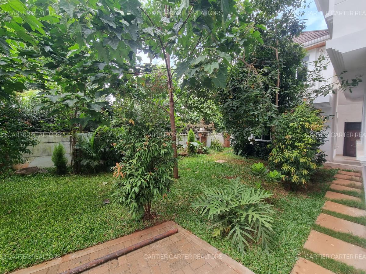 5 Bed House with En Suite in Runda - 10