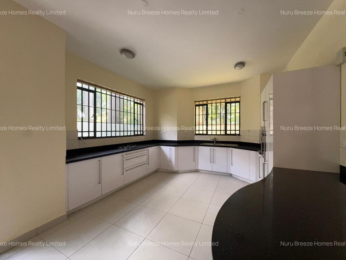 5 Bed Townhouse with En Suite in Lavington - 13